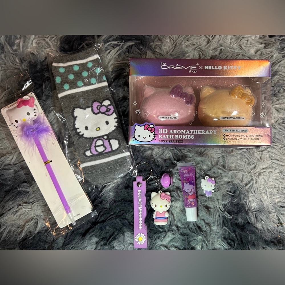 Hello Kitty Bundle - Picture 2 of 7